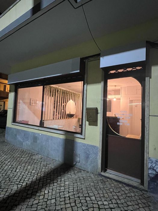 Loja em Alverca com ponto de Cabelereiro
