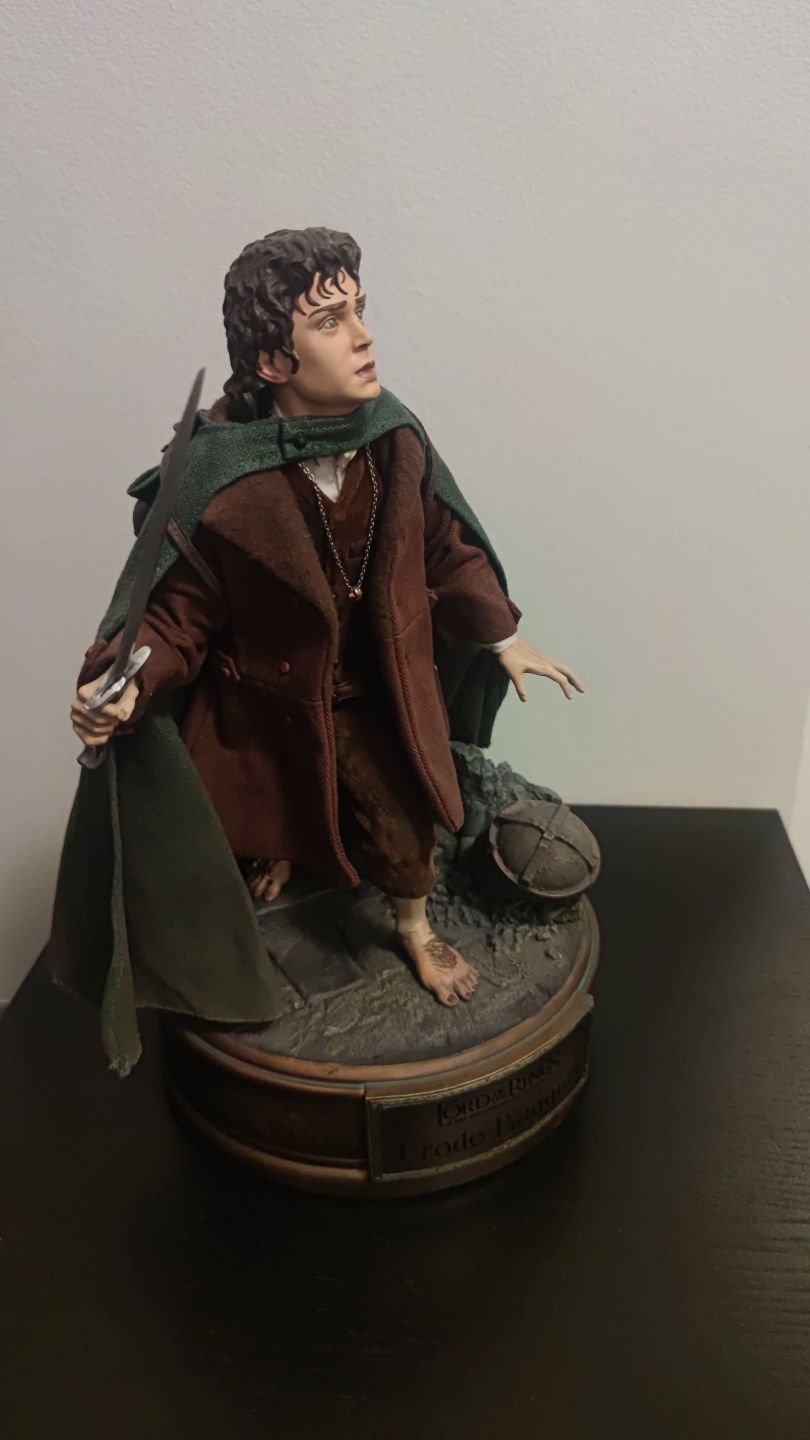 Figura colecionável Frodo Baggins (Escala 1/4) - Lord of The Rings