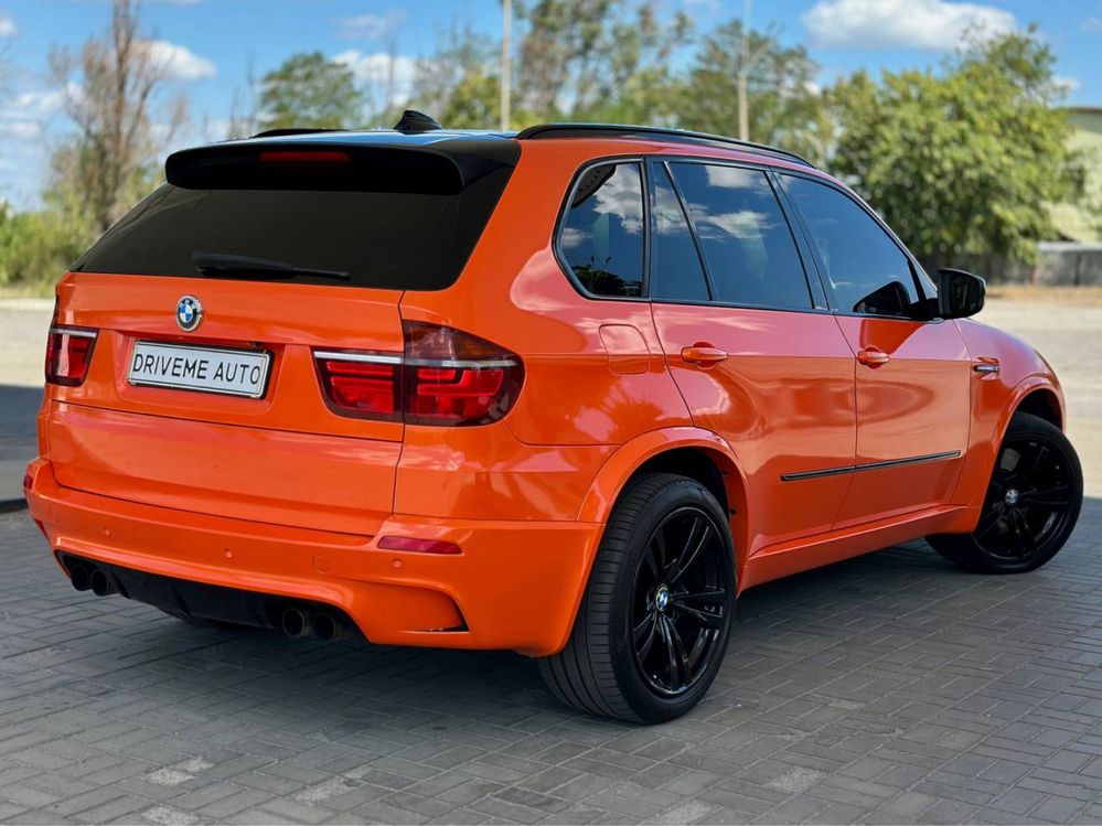 BMW X5M 2011 official