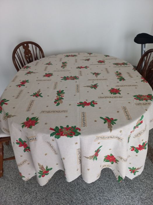 Bonita toalha  com motivos Natalicios