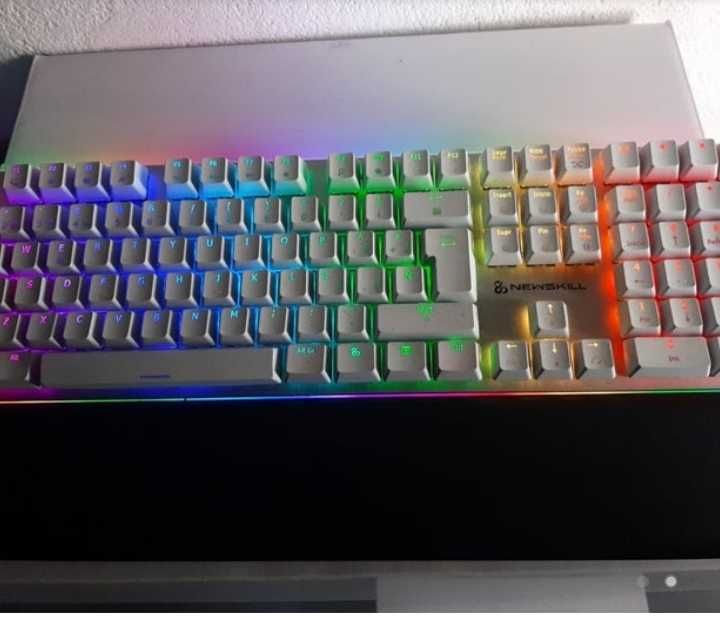 Teclado mecânico seminovo