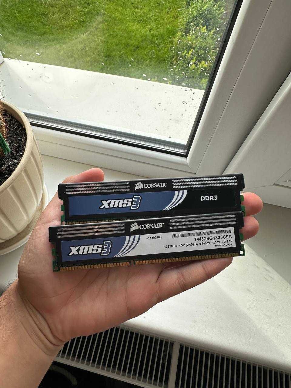 Оперативна пам'ять DDR3 Corsair XMS3 1333 MHZ