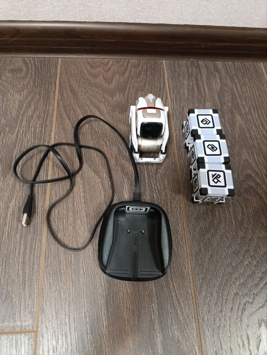 Робот Anki Cozmo Robot Анкі Козмо
