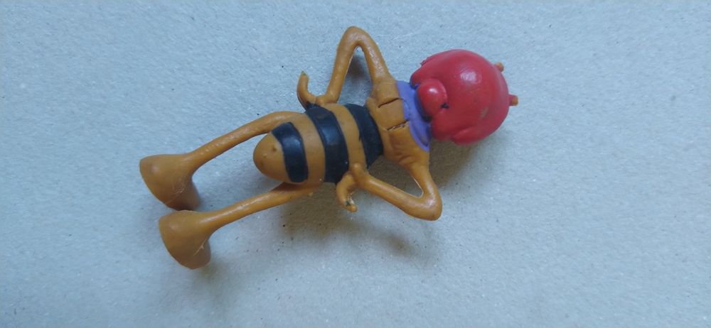 Boneco PVC Abelha Maia