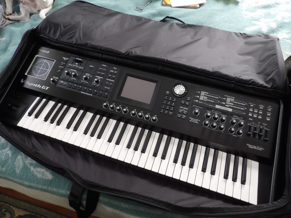Синтезатор Roland V-Synth GT