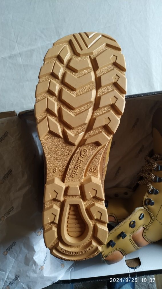 Botas Jallate pele genuína 42 e biqueira de aço