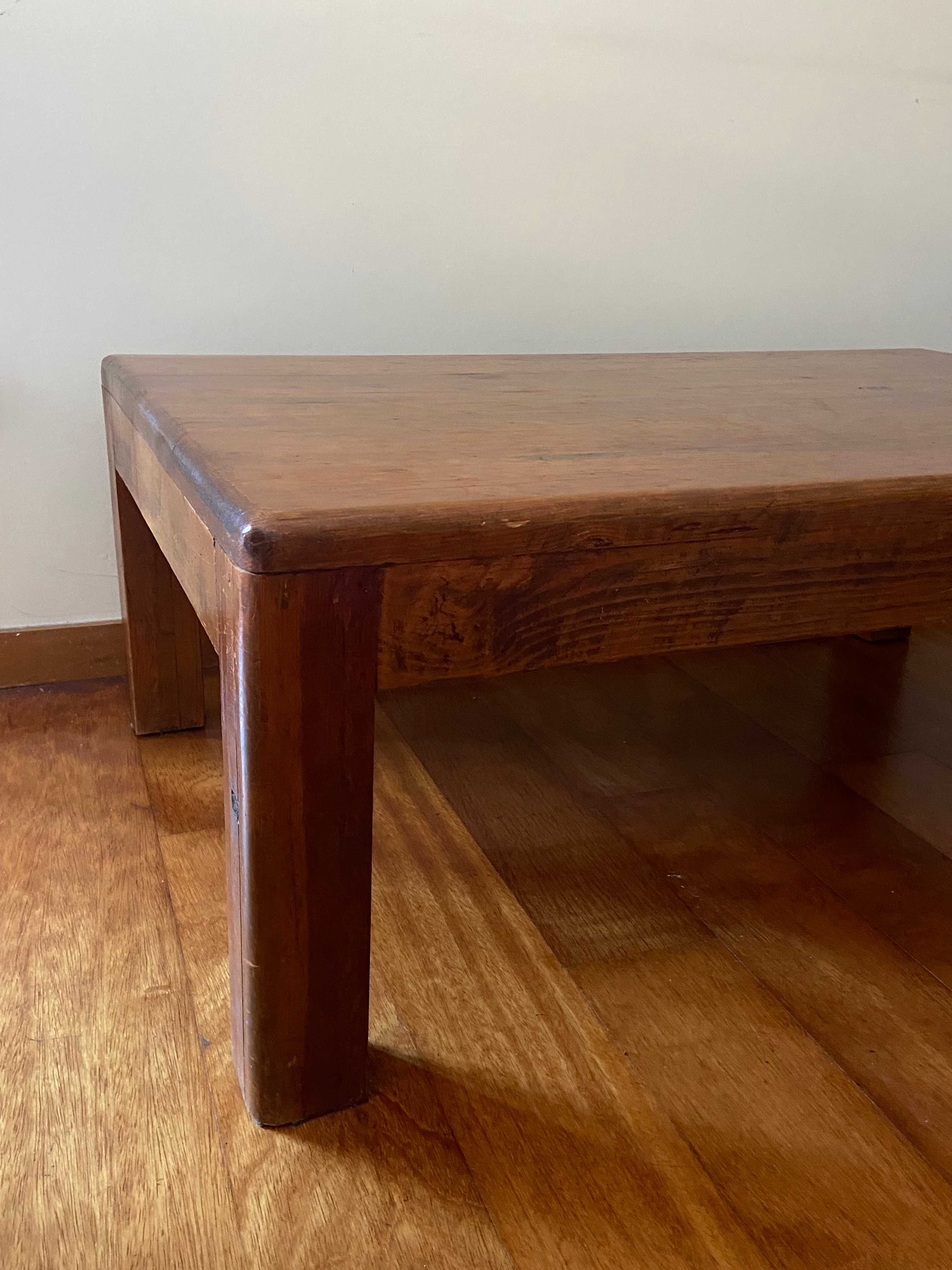 Mesa de Apoio e centro em madeira maciça com 1.10m x 0,70m