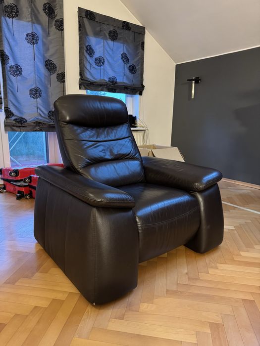 Skorzane fotele rozkladane- ciemny brąz. Dwie sztuki.