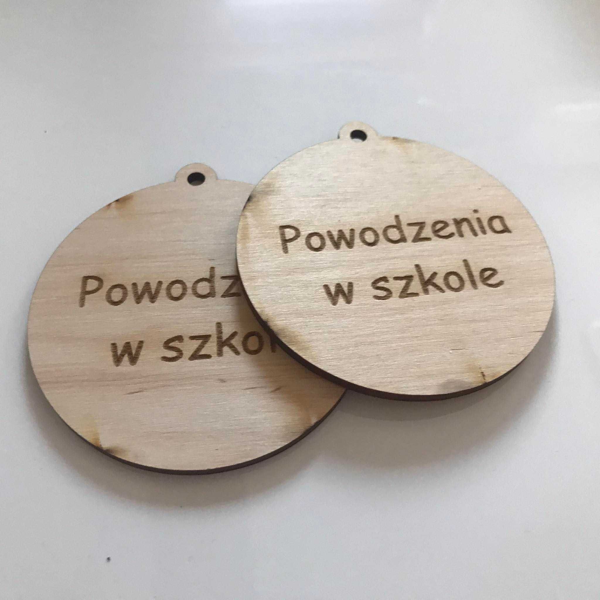 Medal Absolwent Przedszkola imię zawieszka Powodzenia w szkole 7x6,5cm