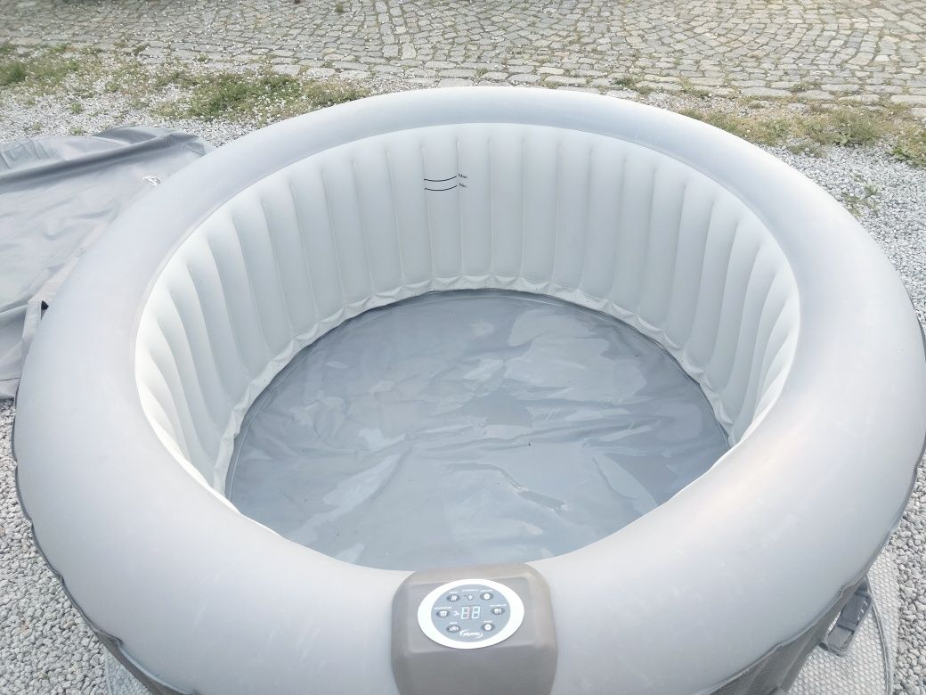 Jacuzzi 4osobowy całoroczny