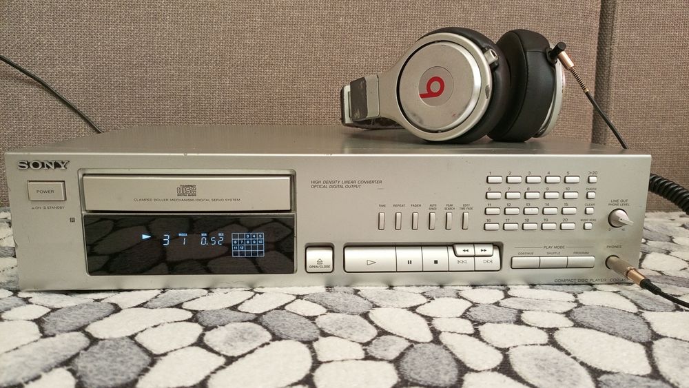 Sony cdp-461 / monster beats pro
