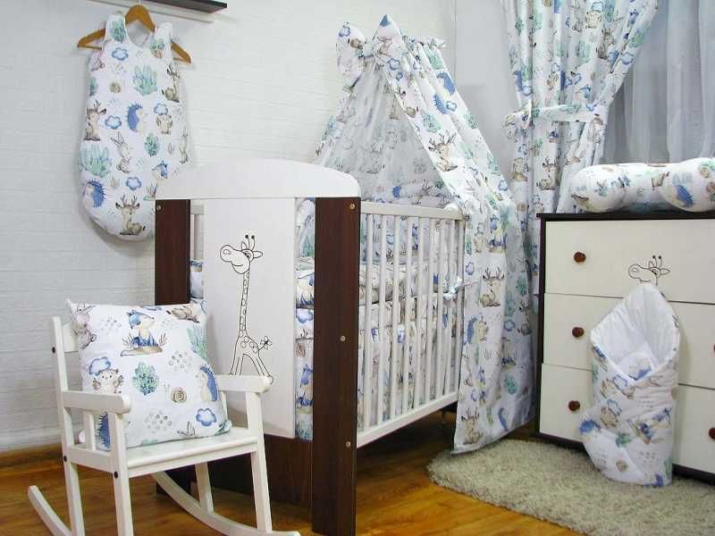 Nowa pościel dziecięca i baldachim do łóżeczka