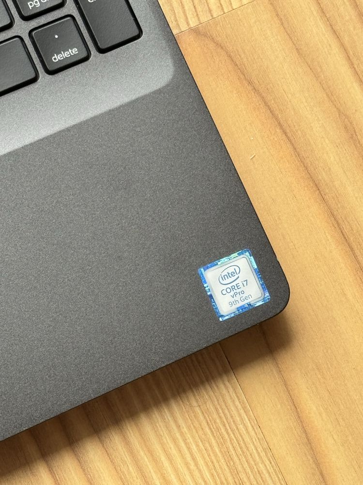 Dell Latitude 5501  i7– for parts / not working