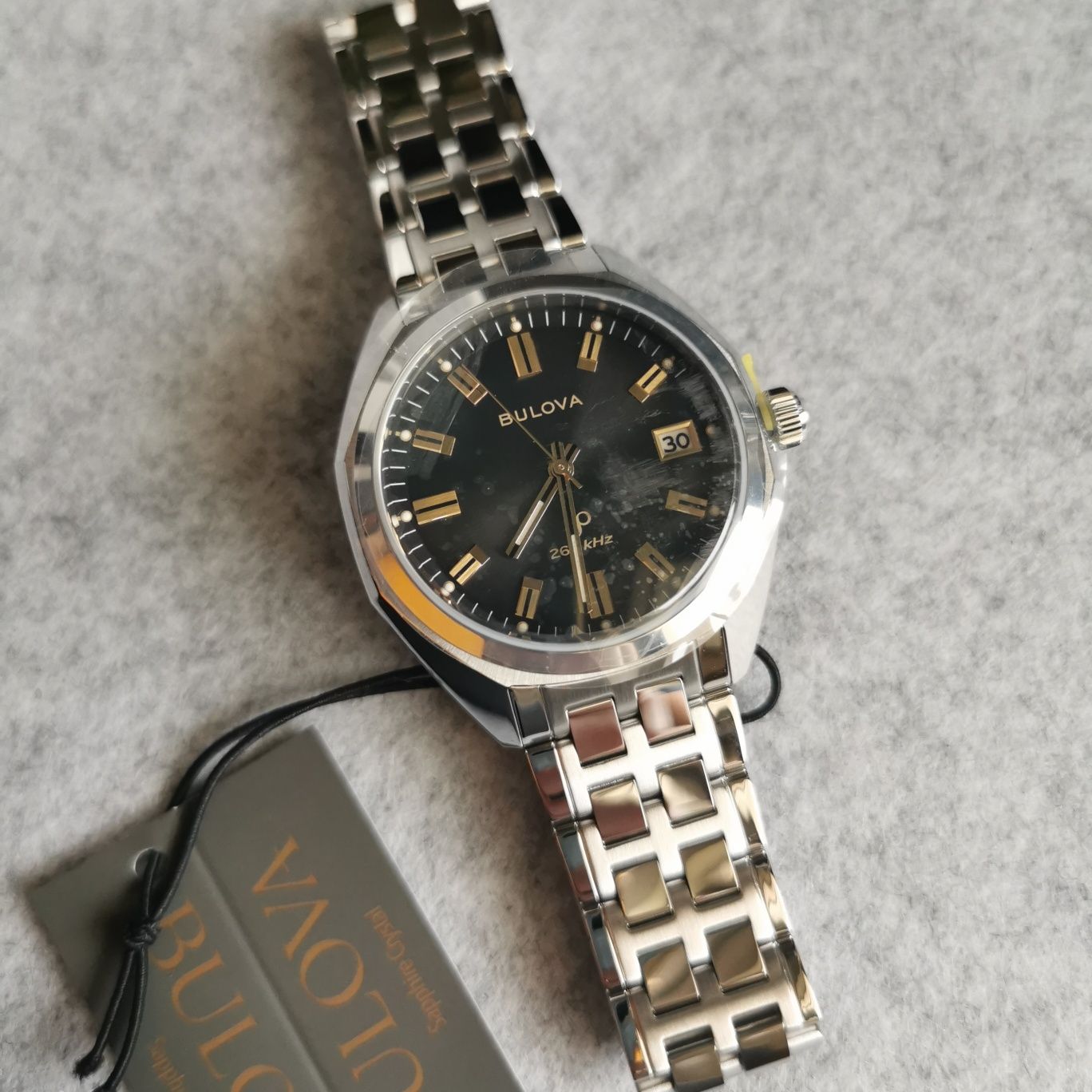 Zegarek Bulova Jet Star z płynącą sekundą i czarną tarczą