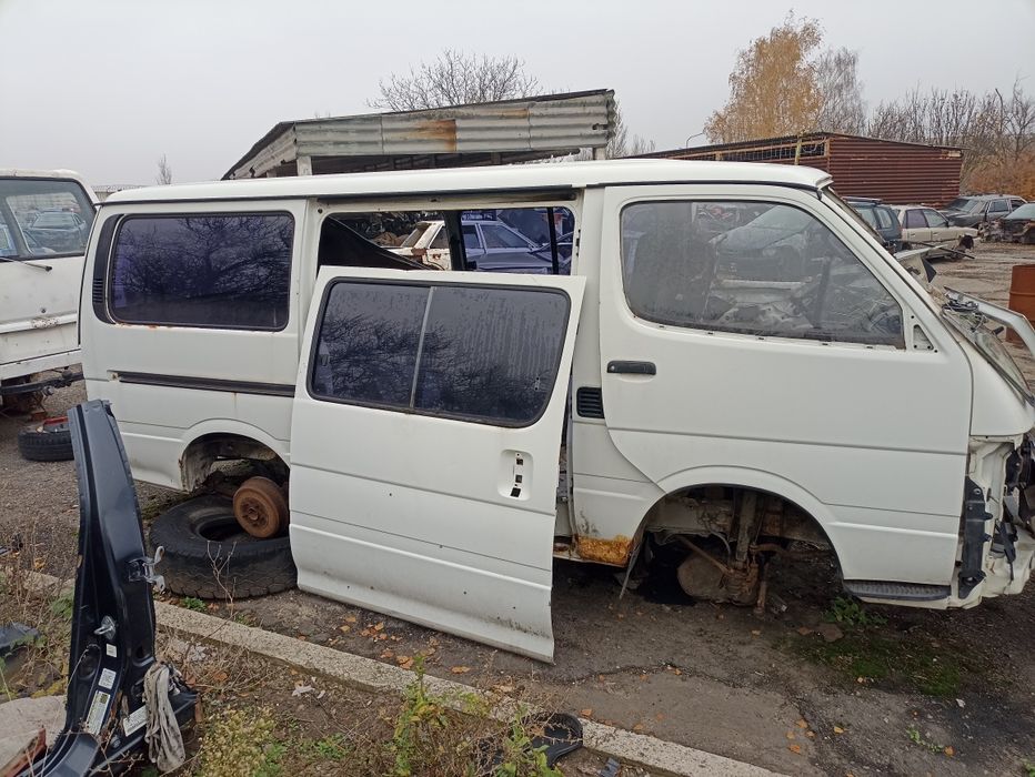 Тойота Хайс 2L Diesel 2.4 задній міст