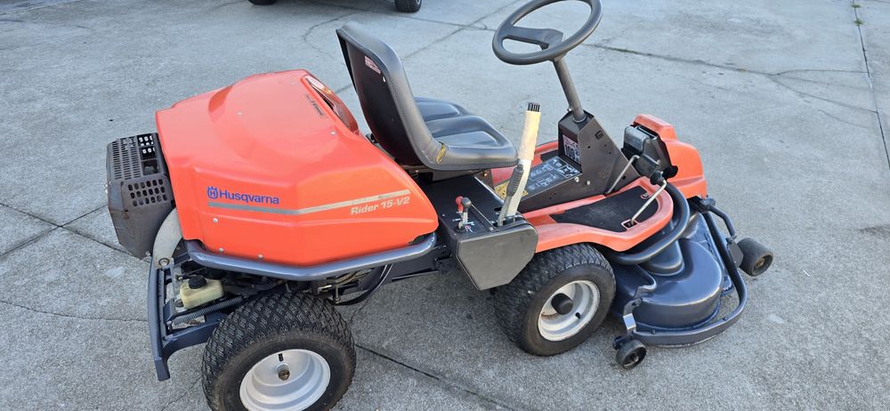Trator Corta Relva RIDER HUSQVARNA 15-V2 Bicilindrico  15Hp