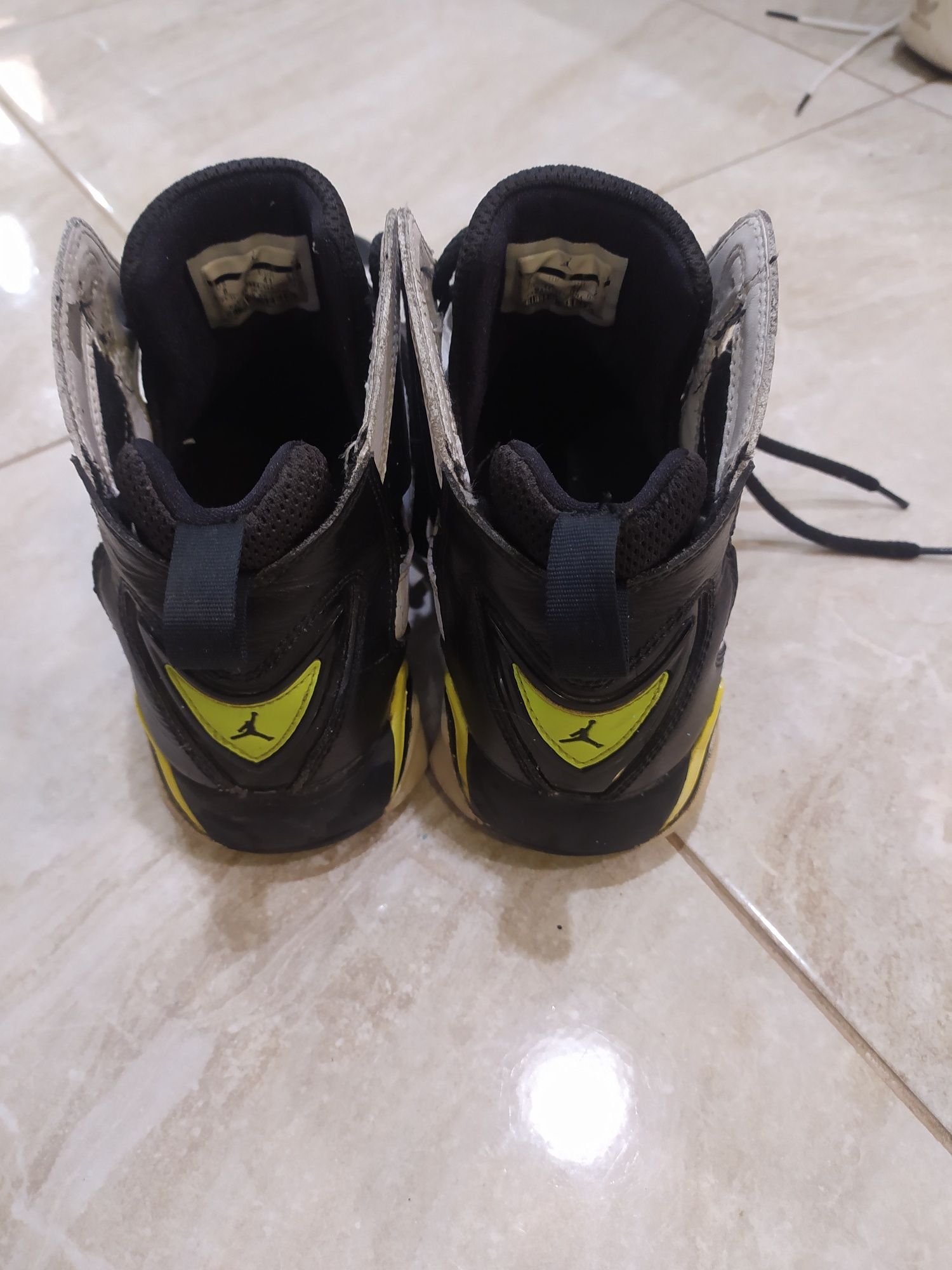 Jordan true flight wite/black