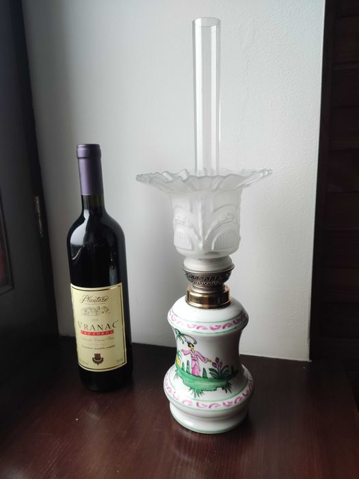 Stara francuska porcelanowa lampa naftowa