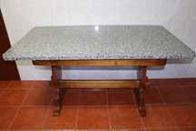 Mesa em granito de cozinha