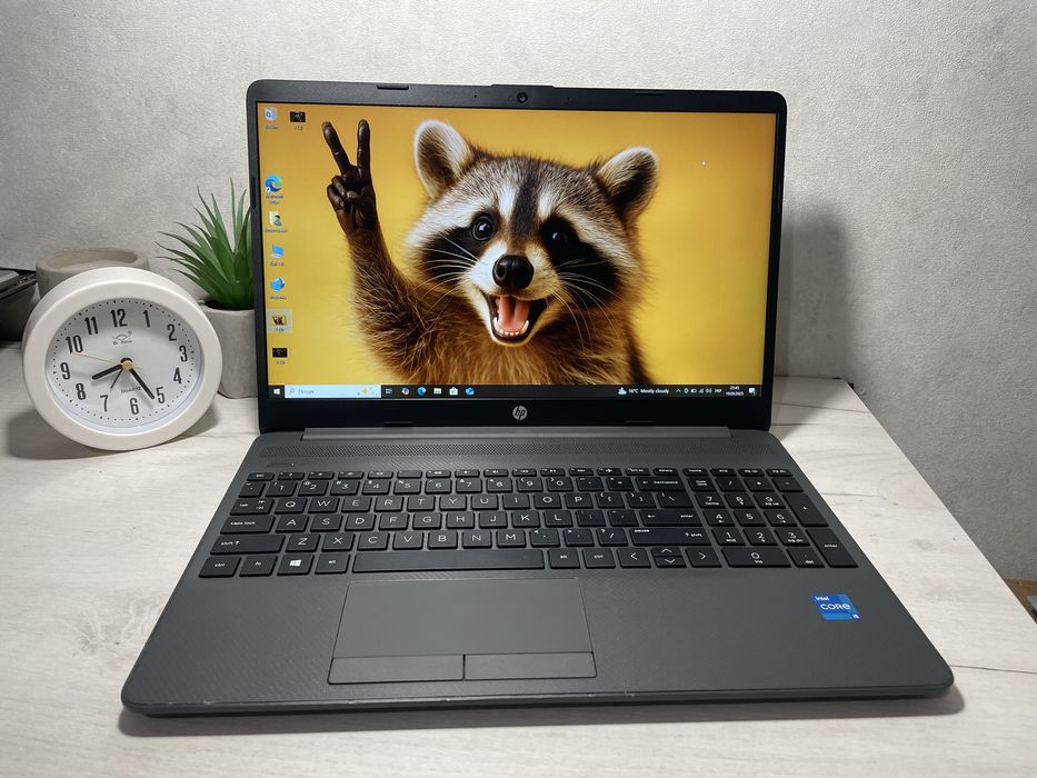 Потужний HP 250 G8 15.6 i5-1135G7 16GB/256GB FullHD IPS