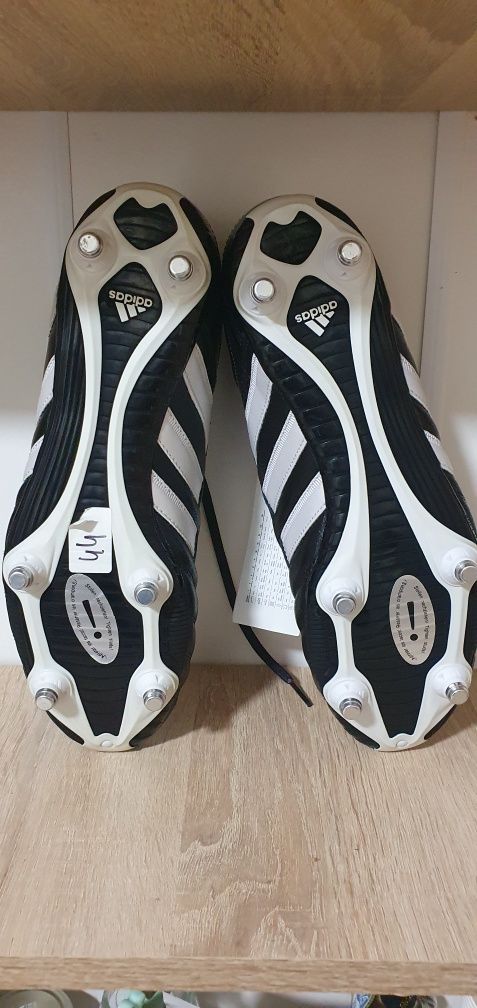 ADIDAS Новые бутсы с металлическими шипами