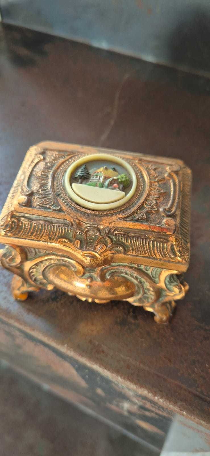 Caixa Antiga Vintage — Peça de Coleção