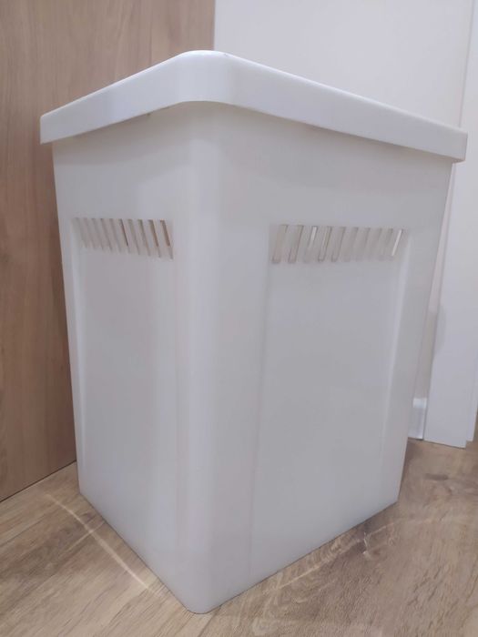 Kosz/pojemnik na pranie PRL biały sygnowany Z.T.S. "Erg" Tychy unikat