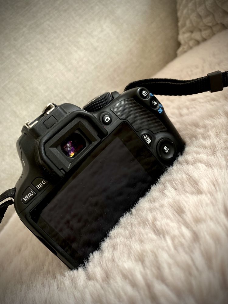Aparat Canon EOS 100D