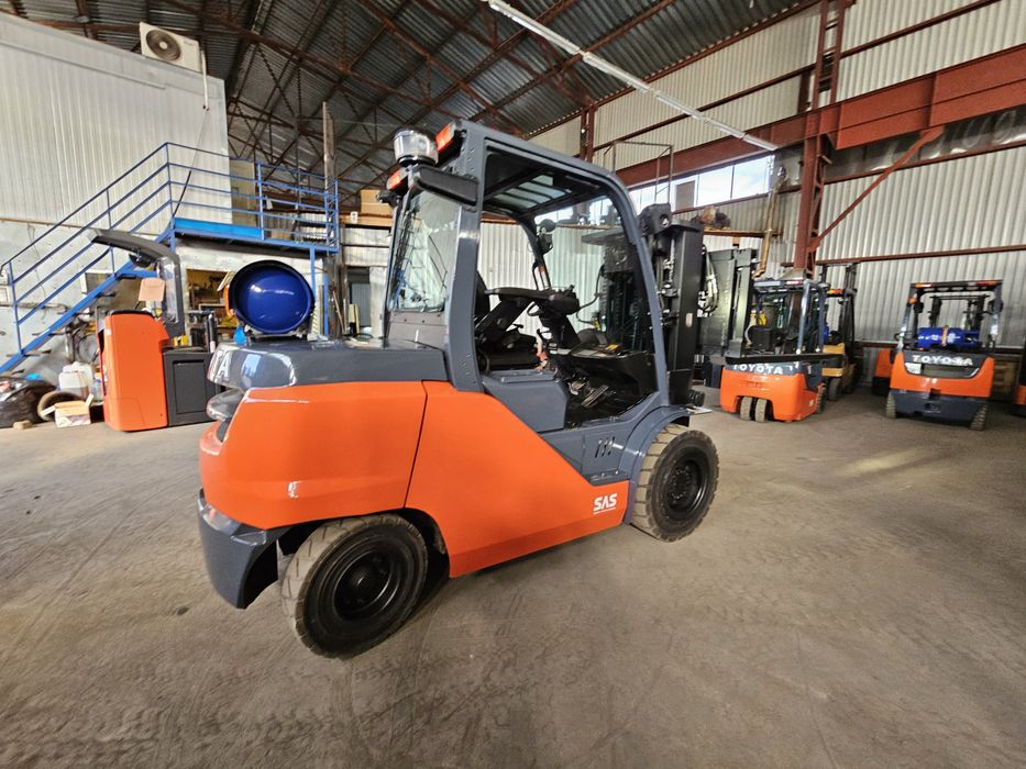 Навантажувач Toyota 5 т газ/бензин. Вилочный погрузчик Toyota 5 т