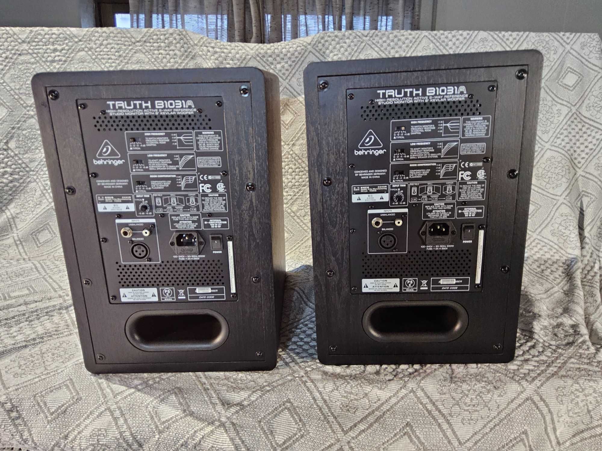 Vendo SEMI-NOVAS Colunas Monitoras De Estúdio BEHRINGER TRUTH B1031A