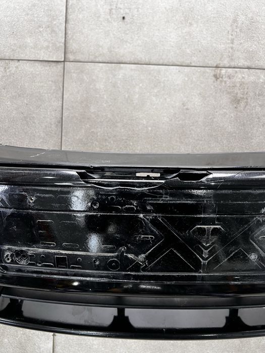 Продам передний бампер с противотуманками на BMW e46 рест.