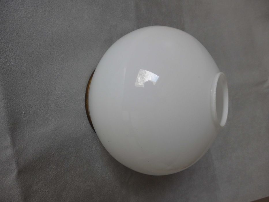 Klosze białe kule , komplet 3 szt. z lat 70 tych. Do żyrandola.