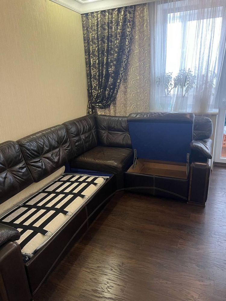 Диван угловой кожаный идеальное состояние