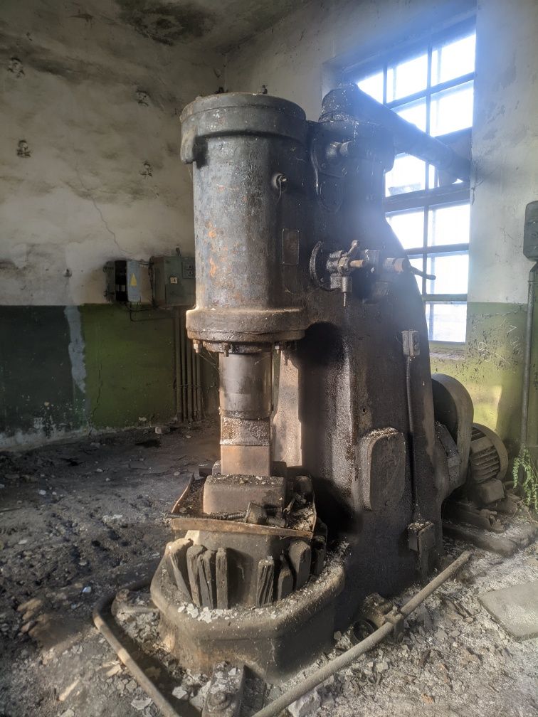 Молот ковальський пневматичний