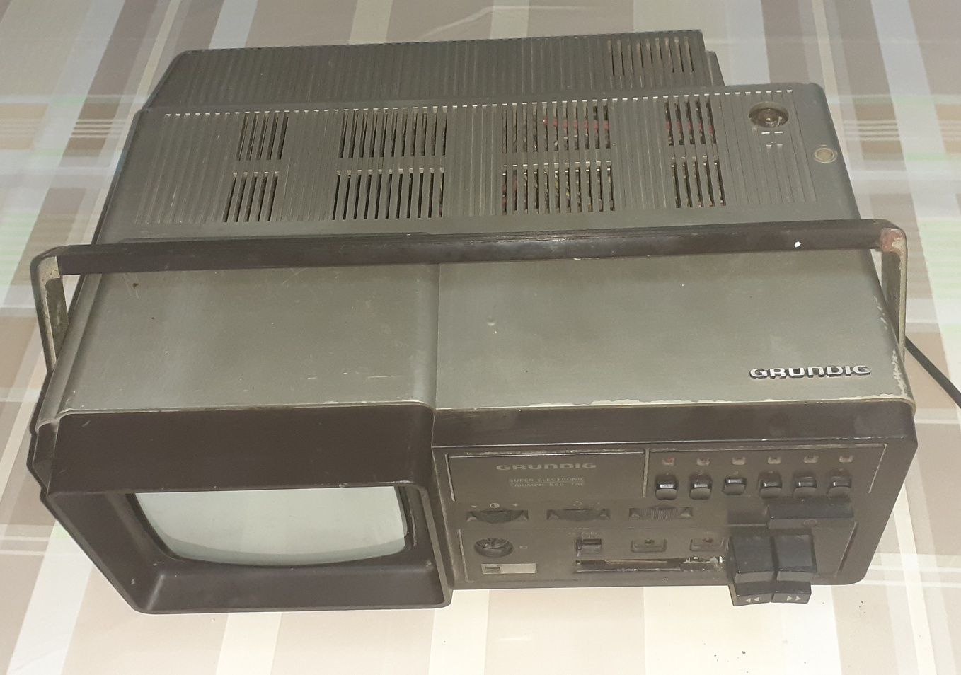 Rádio TV Grundig Triumph 580 TRC