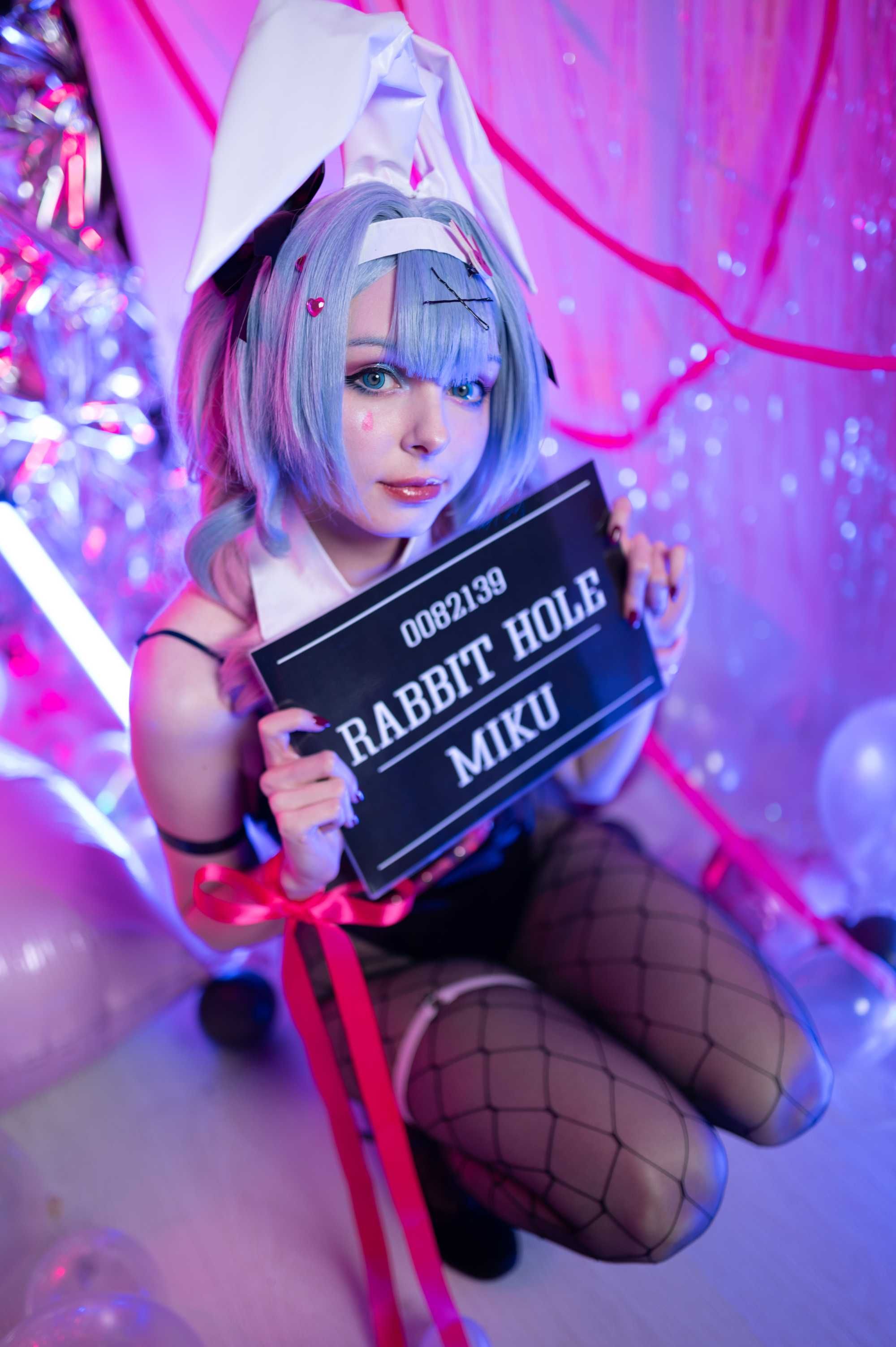 Повний косплей Miku Hatsune Rabbit hole аніме
