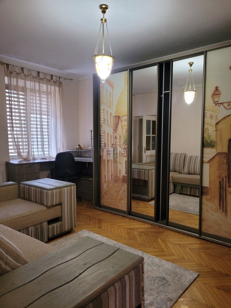 Продам 2 км.кв.вул.Чорновола(Центр,парк Шевченка),авт.опал,кім.окремі