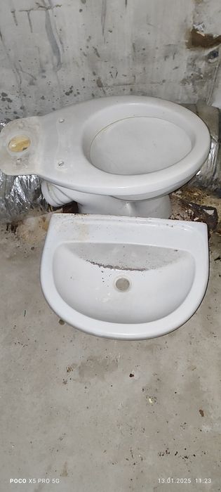 Сантехніка. Унітаз, умивальник.