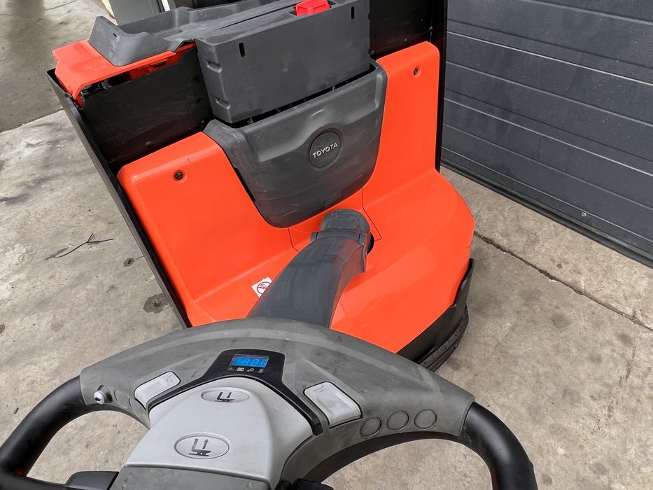 TOYOTA BT Swe080L JAK NOWY Paleciak elektryczny z masztem