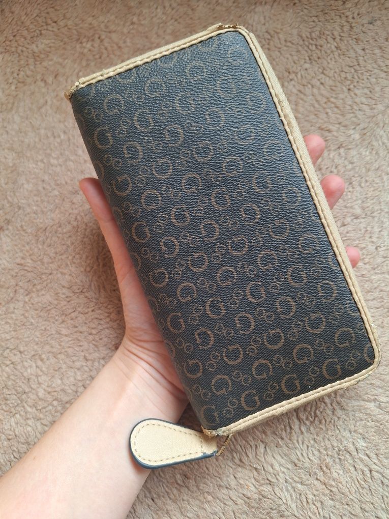 Portfel marki Guess