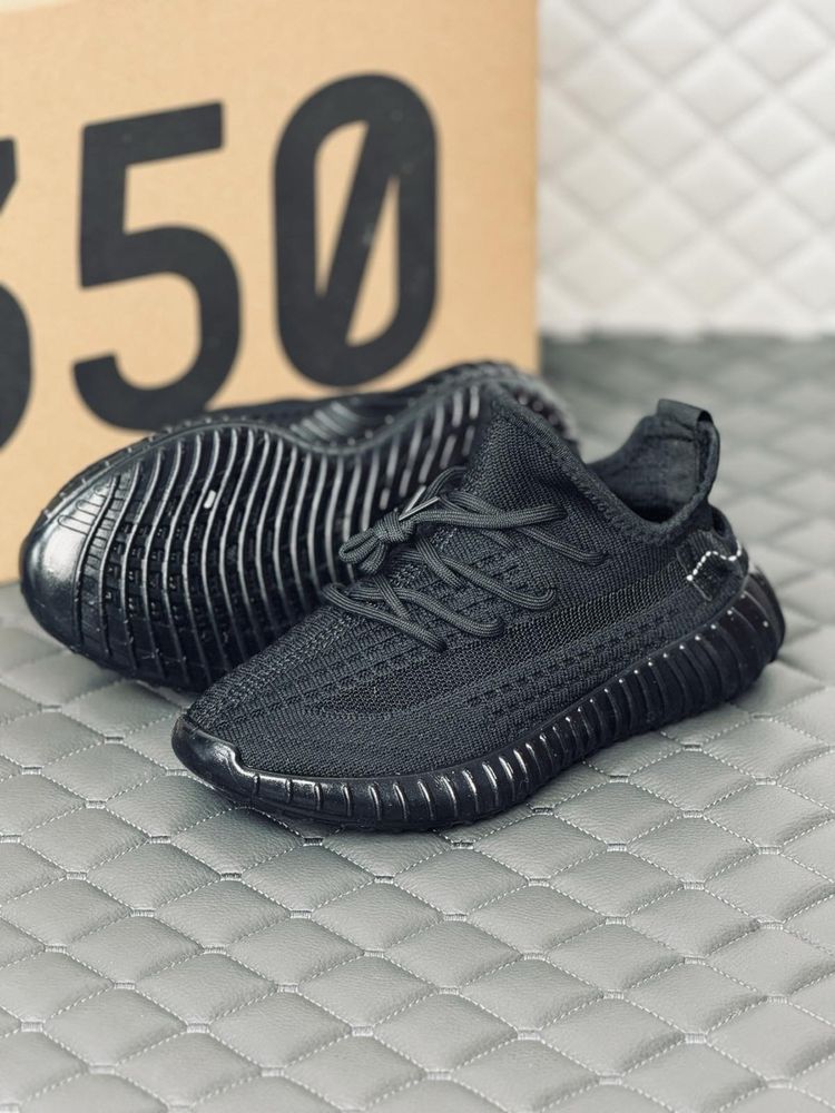 Adidas Yeezy Boost 350 V2 all black кроссовки женские Адидас Изи буст