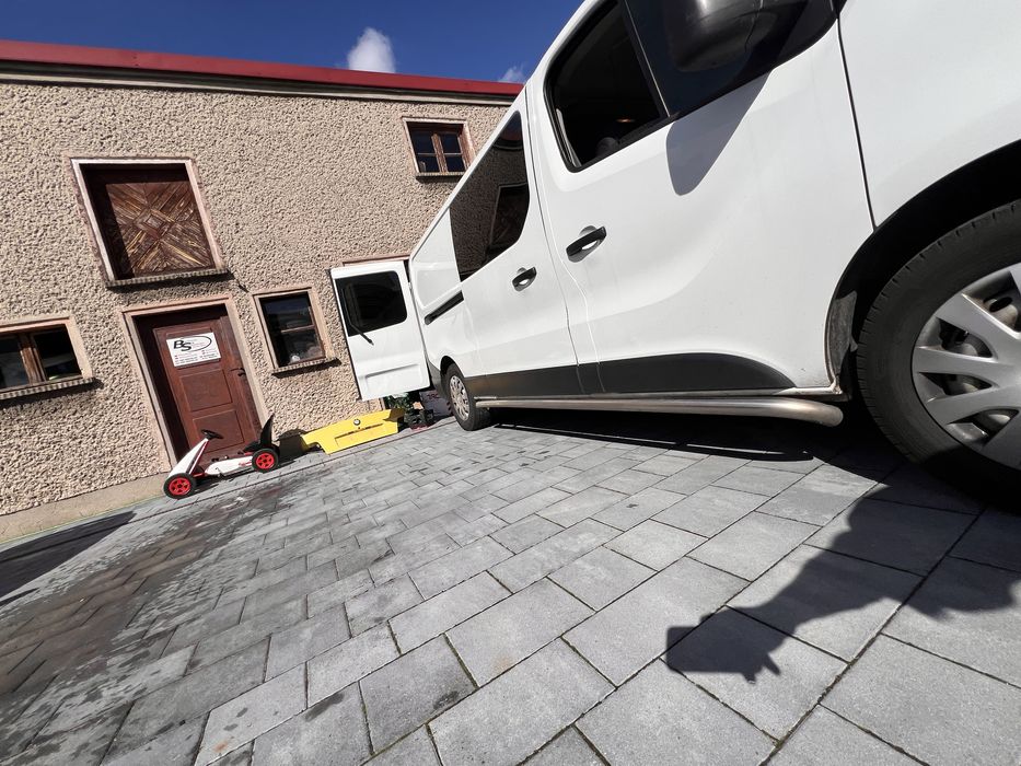 Renault Trafic 2 3 l2h1 orurowanie boczne