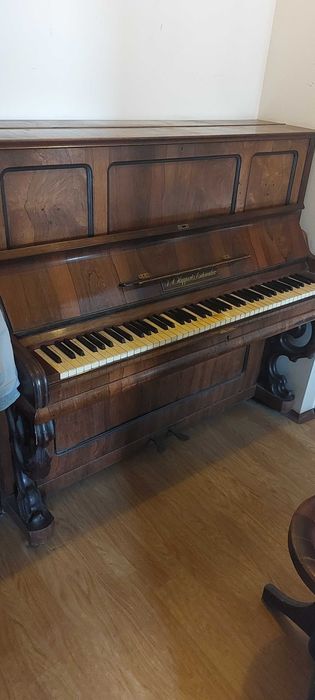 Przedwojenne pianino +stołek