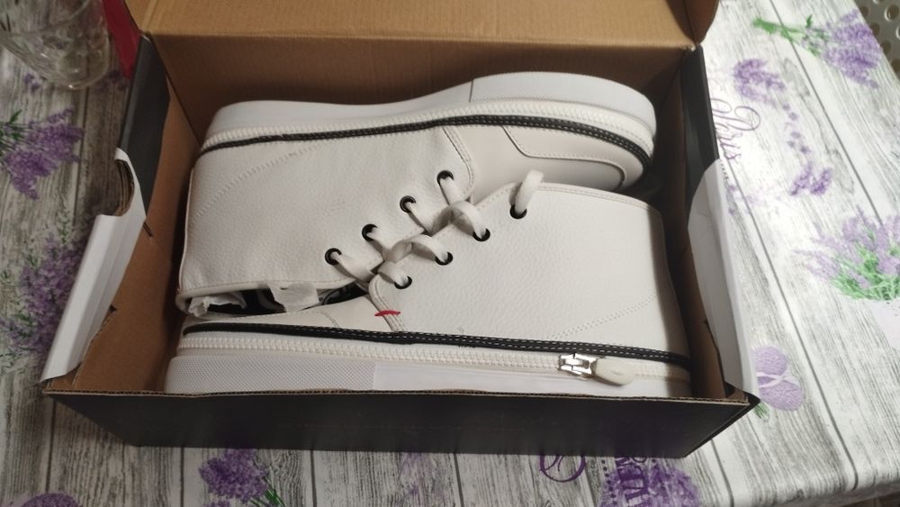 Tênis com zíper zipz novo na caixa 44 n°