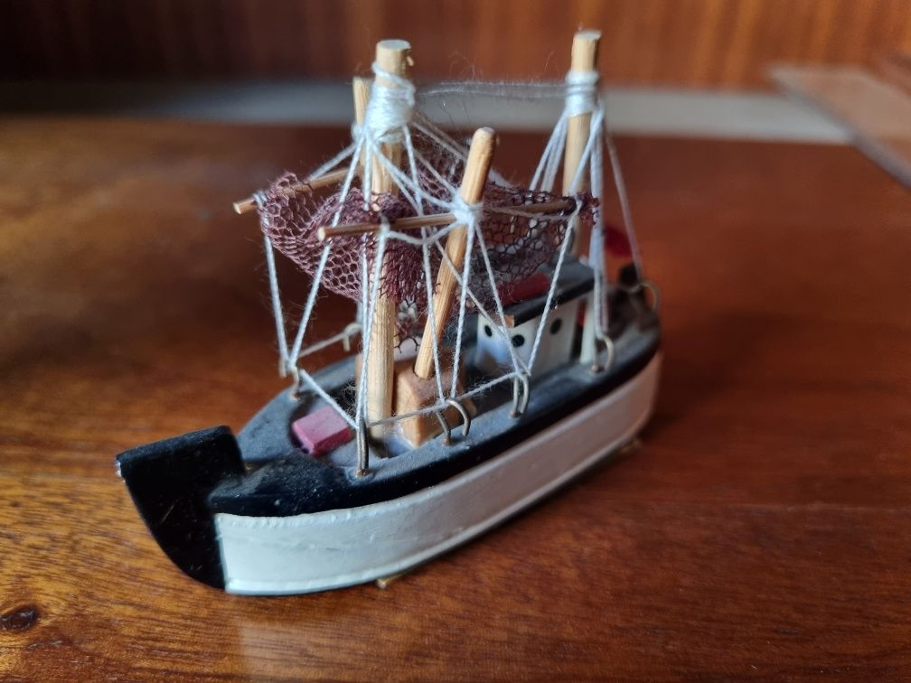 Conjunto Barcos em Madeira 15 e 8 cm