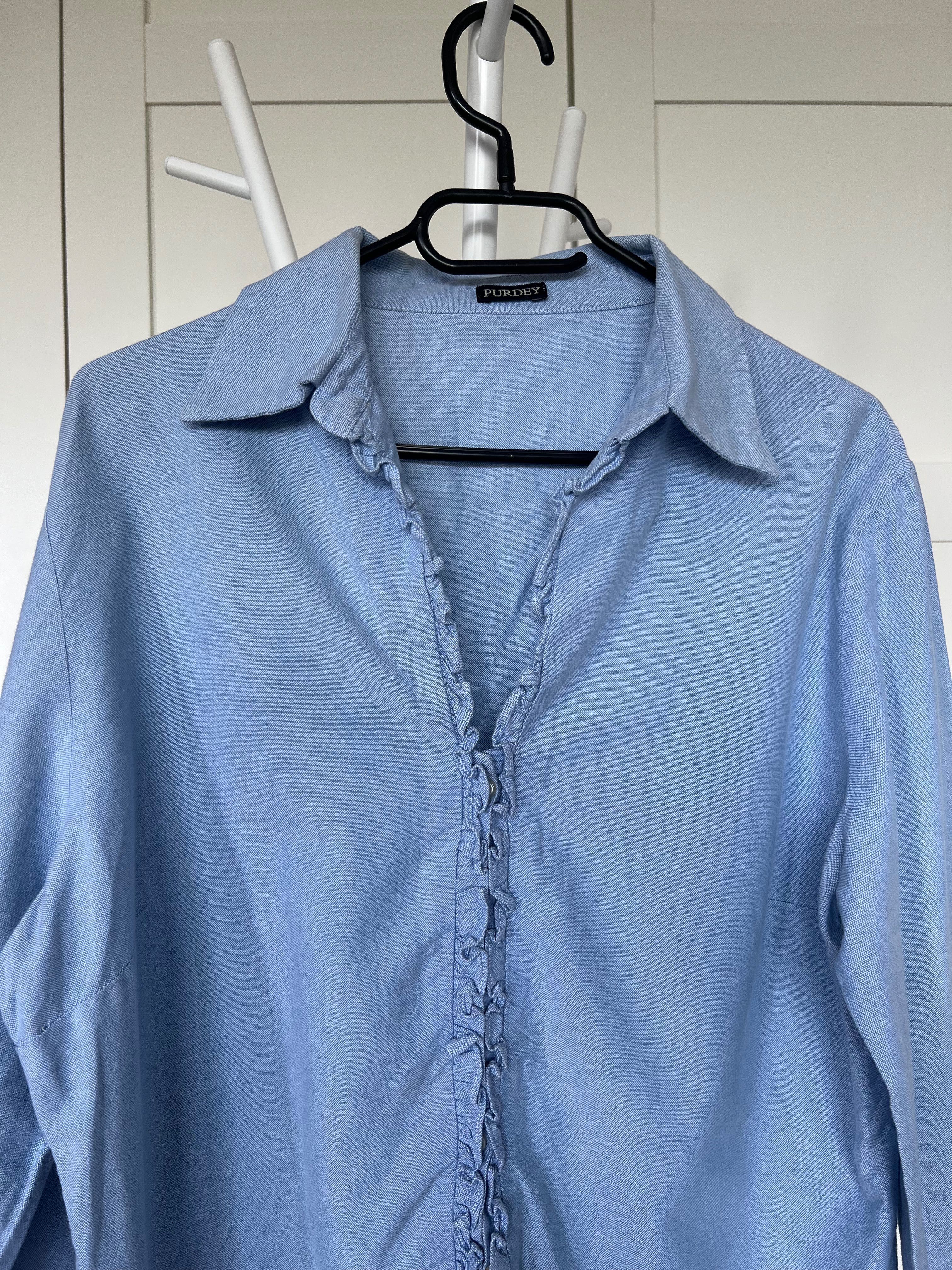 Błękitna koszula z ozdobnym dekoltem rozm M/L
