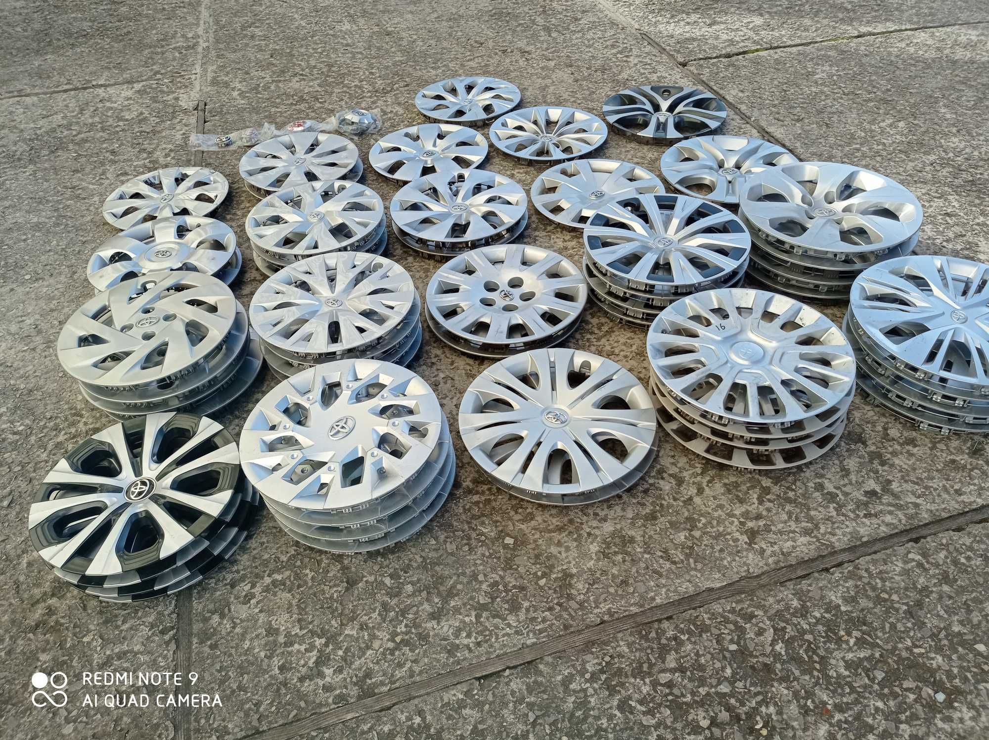 Ковпаки 14-17 Toyota Auris Corolla Yaris CAMRY Prius Rav4 оригінал