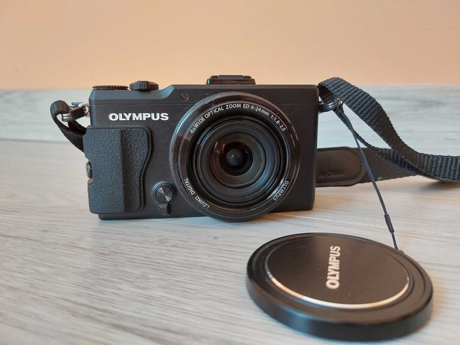 Aparat Olympus Stylus XZ-2 + pokrowiec + karta pamięci + ładowarka