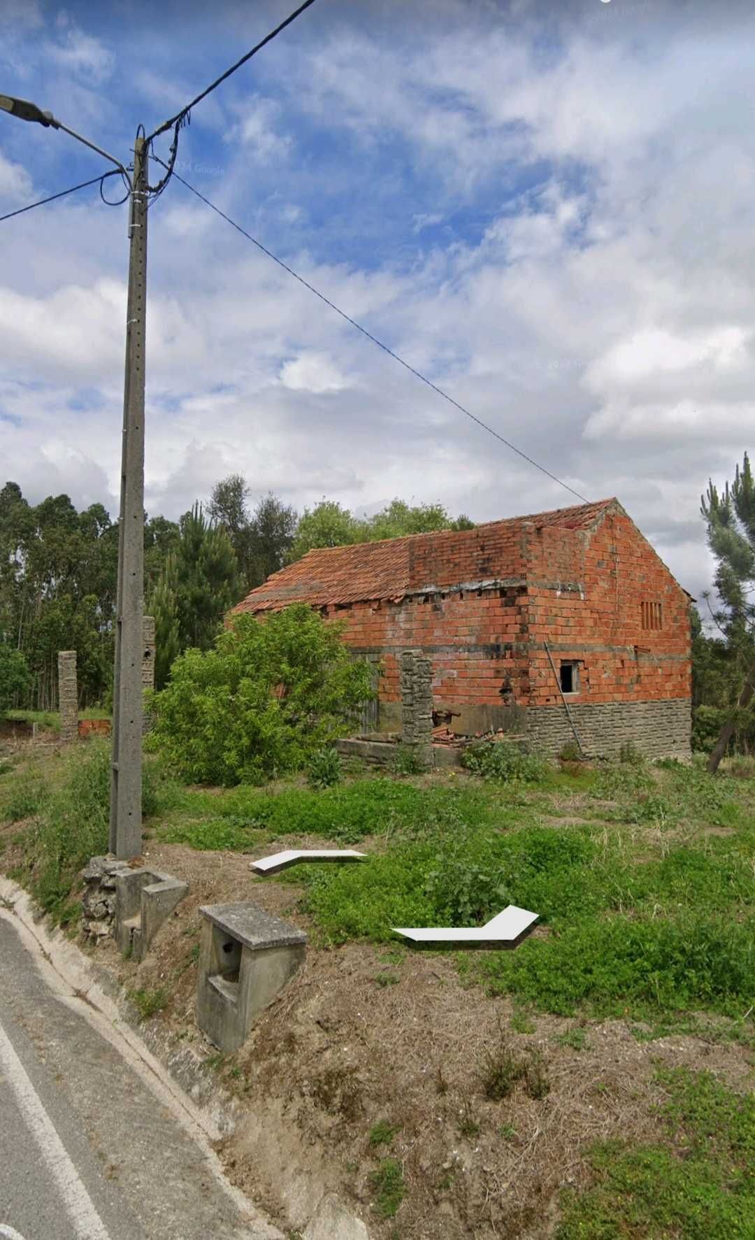 Terreno 8000metros quadrados,mais casa com possiblidade de remodelar.