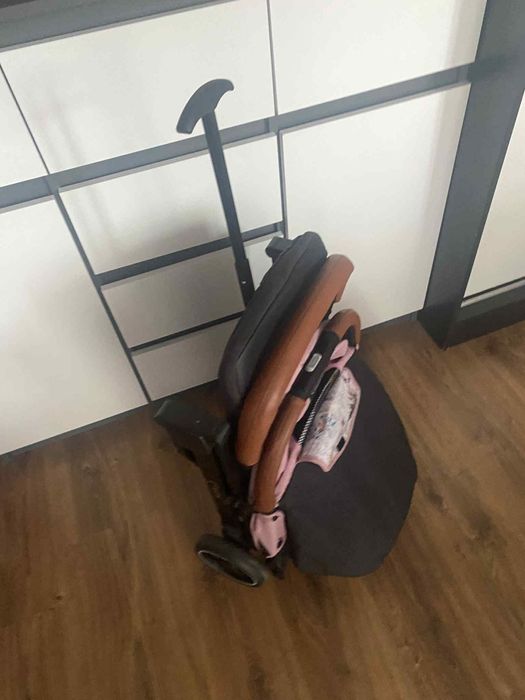 Wózek lekki walizka Gratis śpiwór ciepły sinsay